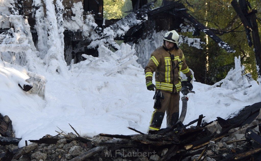 Grossfeuer Einfamilienhaus Siegburg Muehlengrabenstr P1145.JPG - Miklos Laubert